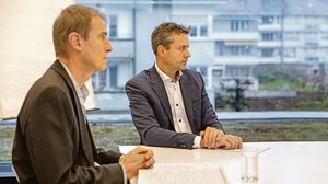 Stefan Kohler (links Stefan Kohler (links) und Boris Beuret machen einen möglichen Rückgang der Anzahl Milchproduzenten in der Schweiz und im übrigen Europa zum Thema.