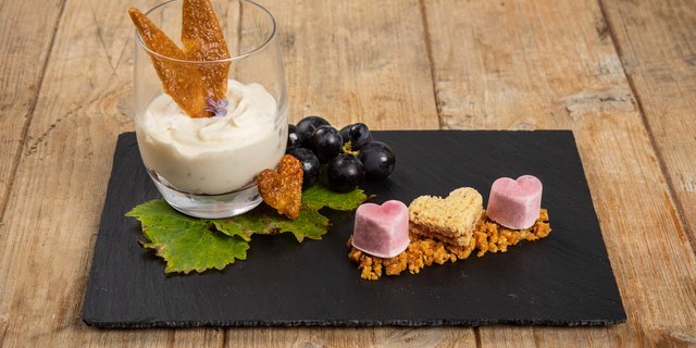 Traubentiramisù, Traubenglace und Schwiegermutterchräpfli. (Bild SRF/ Ueli Christoffel)