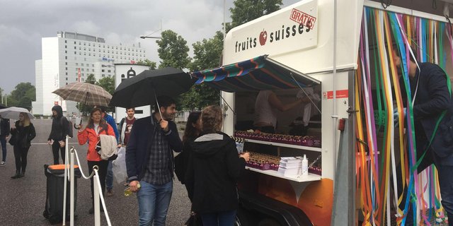 Während über einem Monat tourt das SOV-Früchtemobil durch die ganze Schweiz. (Bild zVg)