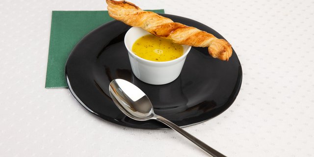 Chasselassuppe mit Blätterteiggebäck. (Bild SRF/ Ueli Christoffel)