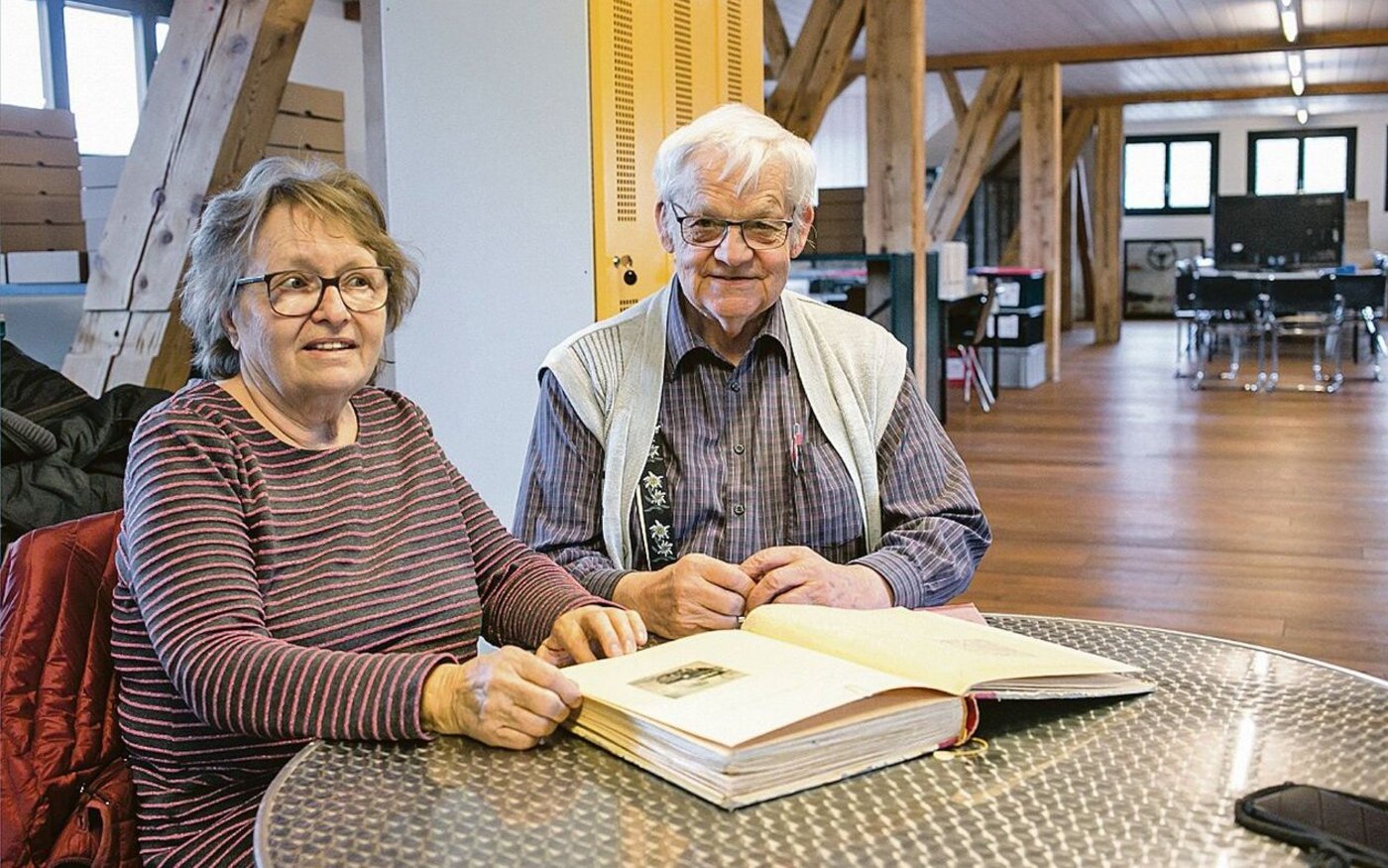 Margrit und Christian Siegenthaler sind beide 1944 geboren. Seit fast sechzig Jahren gehen sie durch dick und dünn und haben schon einige  Schicksalsschläge zusammen gemeistert. 