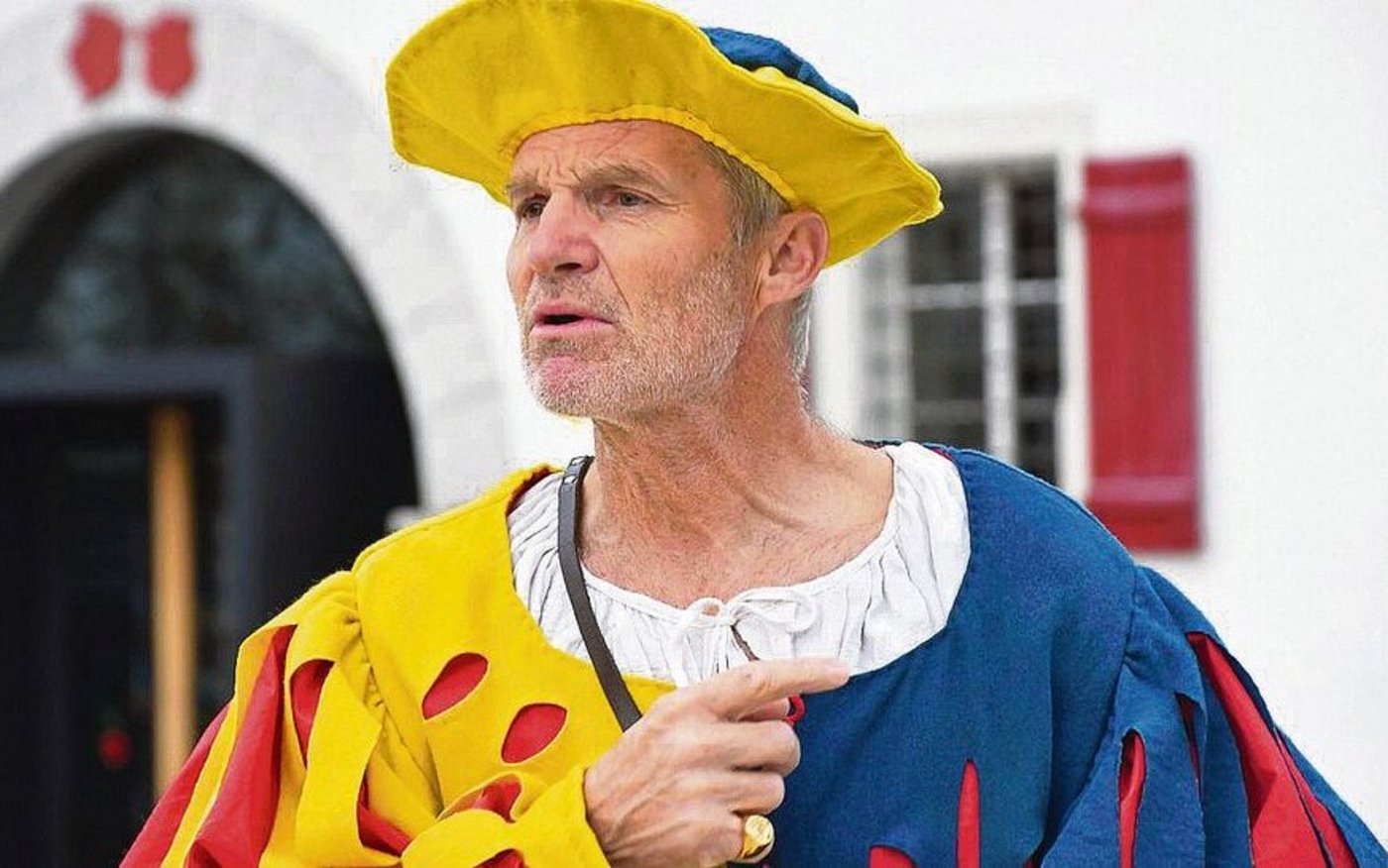 Als «Söldner Tschännel» führt Peppino Beffa Touristen wie auch Einheimische durch das Dorf Schwyz.