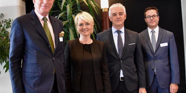 (V. l. n. r.): Marc Müller (Vizepräsi), Isabelle Moret, Präsidentin der Fial Föderation der Schweizerischen Nahrungsmittel-Industrien), Thomas Helbling und Lorenz Hirt. (Bild jba) 