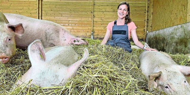 Wirtschaftlichkeit bei hohem Tierwohl als Ziel: Antonia Ruckli bei der Galtsauengruppe auf dem Sonnenhof.