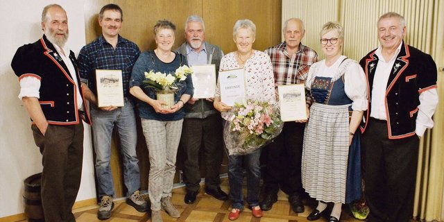 Ehrungen für Peter Wüthrich, Andreas Fahrni, Monika und Gabriel Wey-Kurmann, Heidi Häfliger, Hans Vogel, Bethli Portmann und Pius Schmid (v. l. n. r.).