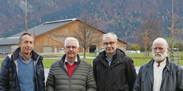 Curdin Foppa, Carl Brandenburger, Rolf Hanimann und Markus Racine (v. l. n. r.) engagieren sich für die landwirtschaftliche Ausbildung in Georgien.(Bild Christian Weber)