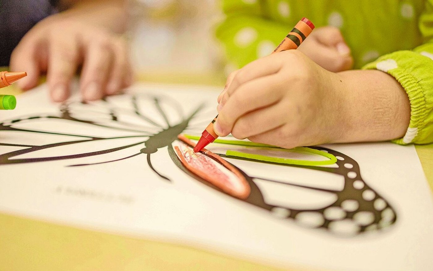 Manche Kinder malen gerne und früh genau aus, anderen sagt diese Tätigkeit nicht zu oder sie brauchen länger.  