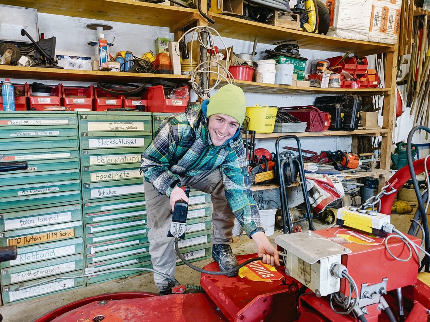 Gabriel Frei aus Ehrendingen AG macht eine Zweitlehre als Landwirt bei der Familie Hübscher in Bertschikon ZH. (Bild zVg)