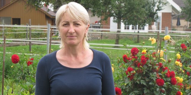 Raisa Niculesco lebt seit sieben Jahren in der Schweiz und bewirtschaftet mit ihrem Partner einen Rebbaubetrieb. (Bild: Claudia Gysel)