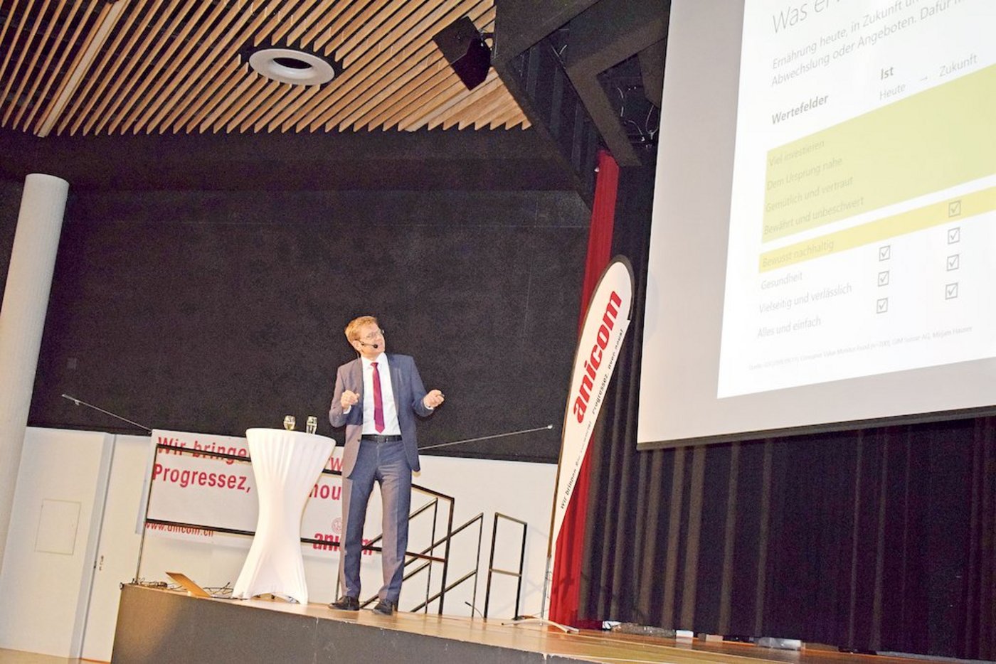 Martin Keller, CEO der Fenaco, weiss, was die Konsumenten wollen und erklärt, warum die Fenaco auch in Zukunft trotz wachsenden Weltmärkten eine wichtige Rolle spielen wird. (Bild Daniela Joder)