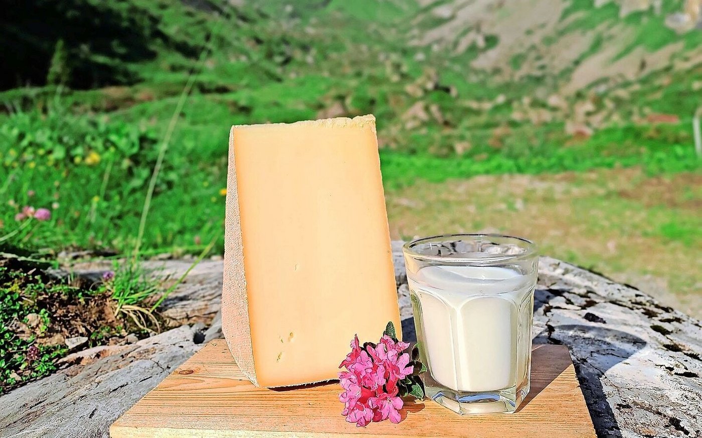 Lokale Produkte wie Alp- und Bergkäse sollen zukünftig noch stärker regional vermarktet werden, um die Wertschöpfung der Schwyzer Landwirtschaftsbetriebe zu steigern. 