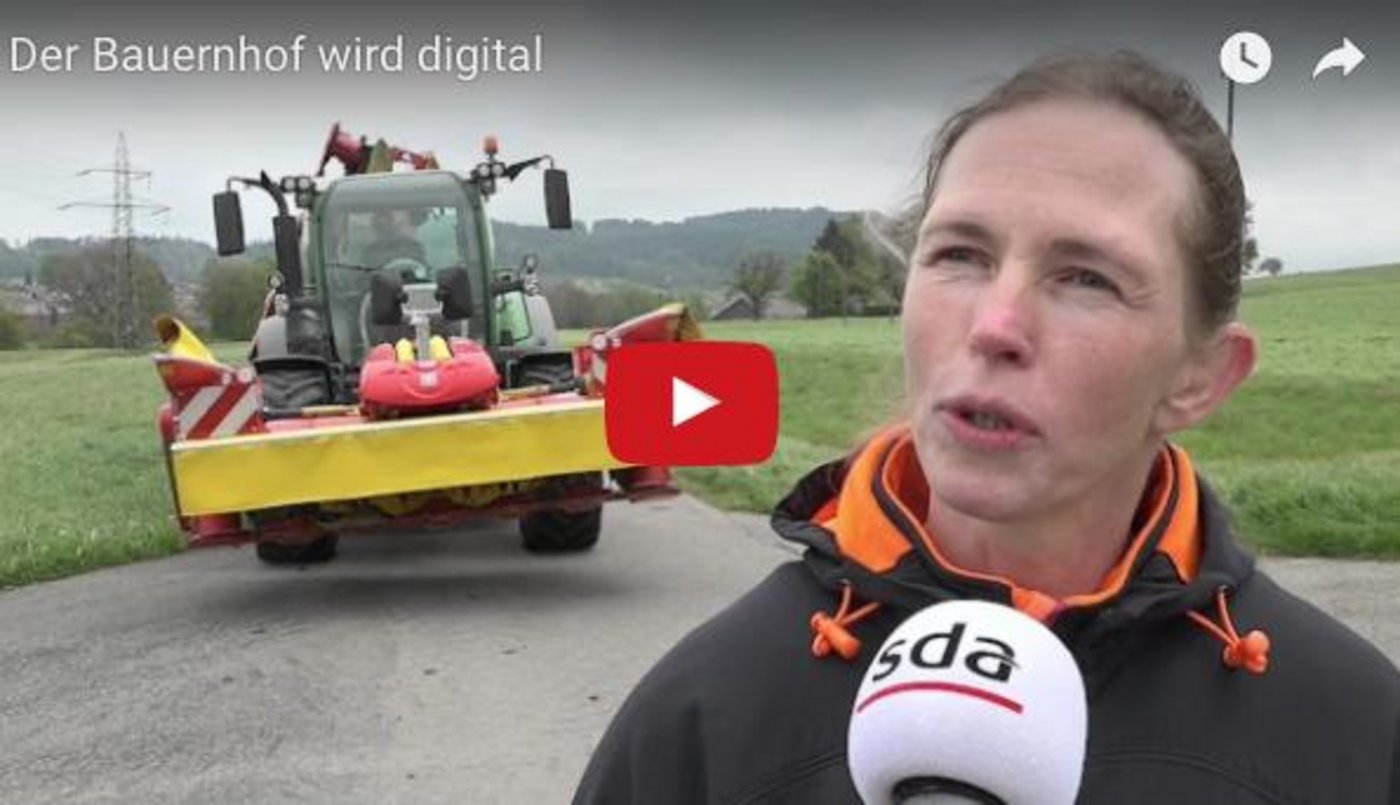 Mehr Entlastung und wenig Überlappung sind laut Anett Latsch zählt die Vorteile einer GPS Steuerung. (Screenshot Youtube)