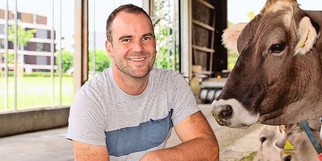 Dank seiner Nähe zur urbanen Bevölkerung kann Adrian Annen für die Landwirtschaft viel Aufklärungsarbeit machen.