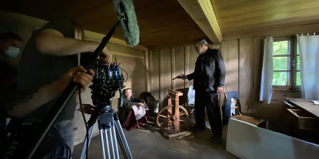 Was wurde der jungen Dienstmagd Luisa angetan? Welche Rolle spielt sie im Mord an Pfarrer Scherrer? Das will Landjäger Jost (Dominik Gysin) herausfinden. (Bilder Jeanne Woodtli)