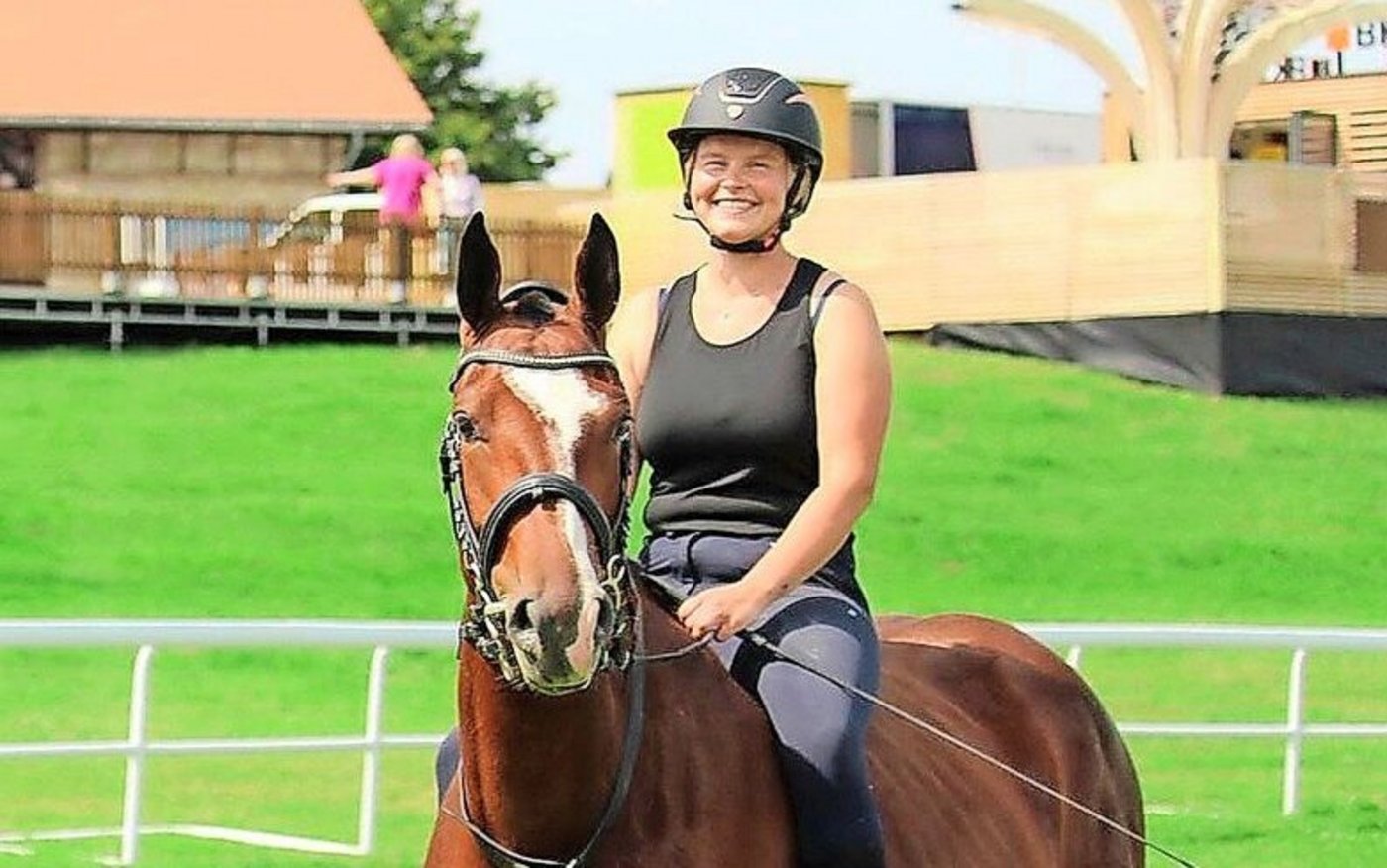 Zoé Borruat und ihre Stute Éclipse waren Teil des grossen Fests der Freiberger im Jura. 