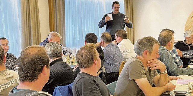 Nationalrat Manuel Strupler äusserte sich zu den 3,5 % Acker-Biodiversitätsförderflächen. Er ist optimistisch, dass deren Einführung in der Dezembersession um ein Jahr verschoben wird.