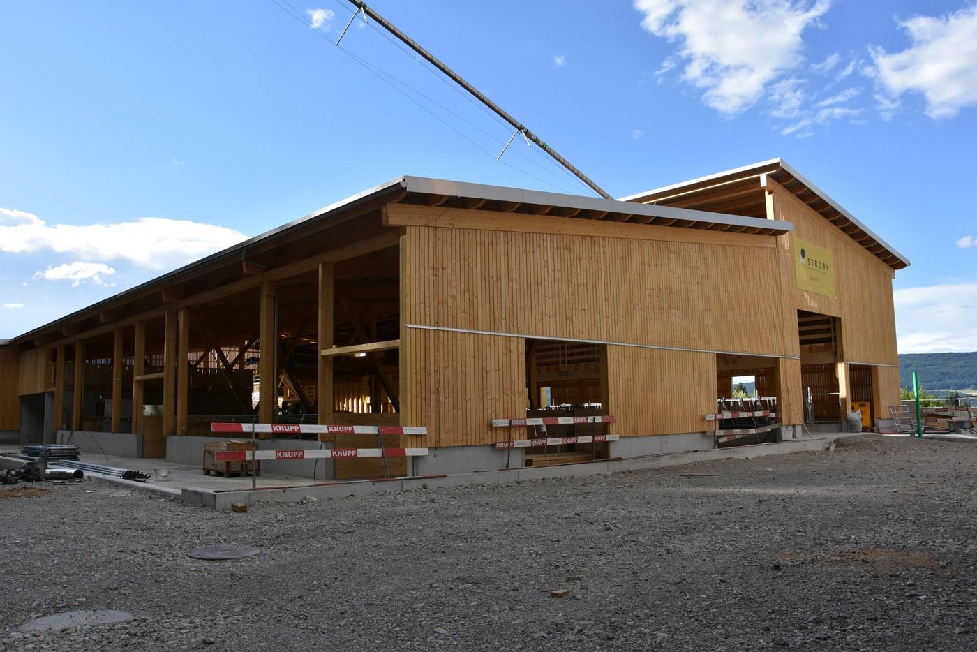Im Sommer ist auf dem Binzenhof ein komplett neuer Stall entstanden. (Bild Binzenhof)