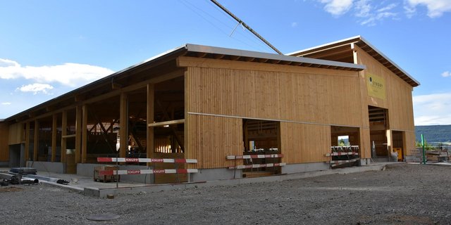 Im Sommer ist auf dem Binzenhof ein komplett neuer Stall entstanden. (Bild Binzenhof)