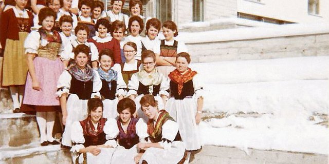 Ein Klassenfoto von der Winterschule 1964 /1965 in Melchtal. Es wurde mit der Kamera von Theres Haas aufgenommen.(Bild zVg)