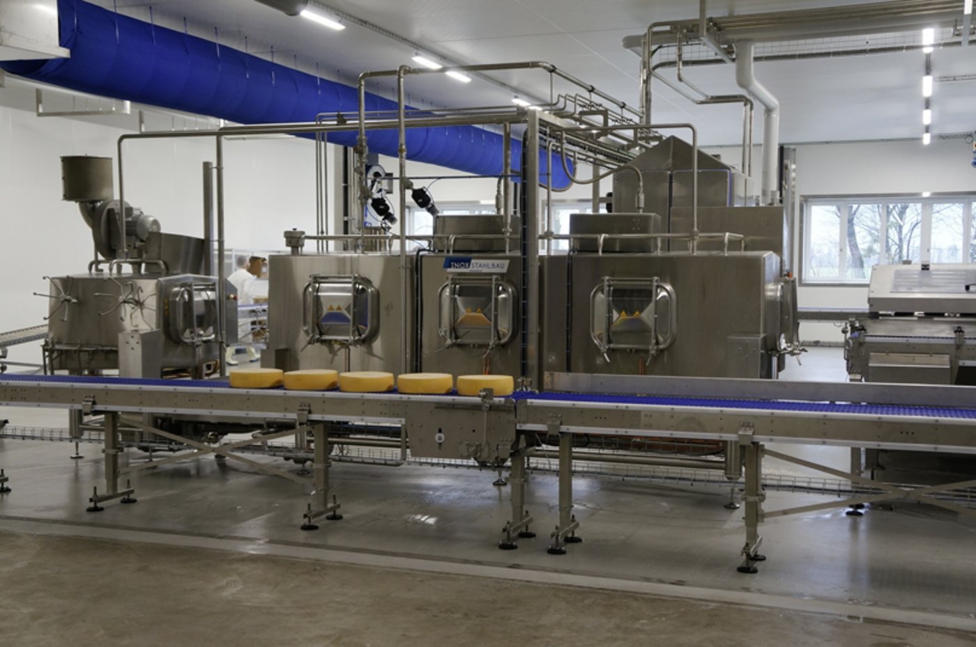 SVP-Nationalrat will das Milch-Importgesuch der Käserei Imlig mit einer Motion verhindern. (Bild Martin Brunner / foodaktuell)