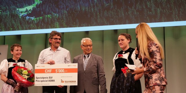 Zusammen mit Max Ursin, Ingenieur aus Meiringen entwickelte Bernhard Aeschlimann die Idee einer Solaranlage zur Energieversorgung auf der Alp. (Bild Noemi Elmiger)