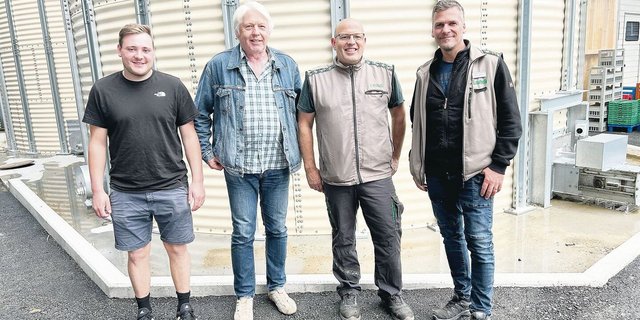 Hans-Georg Kessler (2. v. l.) war Gastreferent am Getreideproduzentenanlass. Er wird umrahmt vom Landi-Team mit Jan Schär (ganz l.) sowie Stephan Schär und Martin Germann.