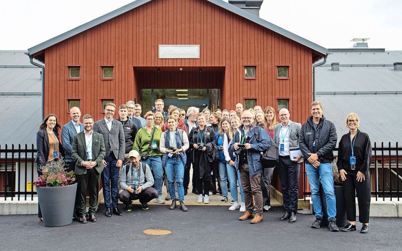 Am 16. September lud DeLaval Journalisten und Influencer nach Schweden ein und zeigte das Montagewerk der VMS-Melkroboter sowie den neuen VMS-Stall der Hamra-Versuchsfarm. 
