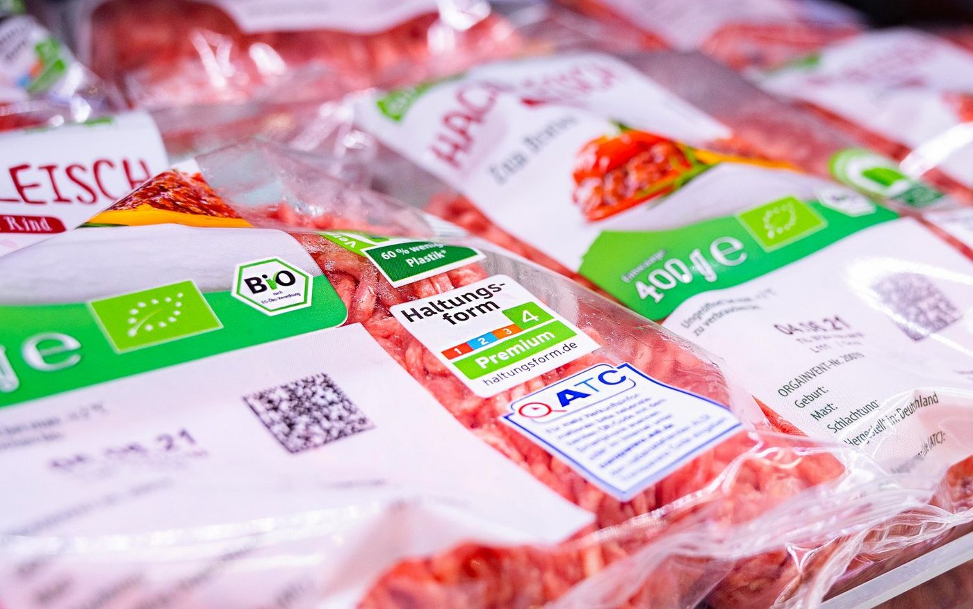 Einige deutsche Detailhändler weisen die Haltungsform mit Nummern aus. Je höher, desto strengere Tierwohl-Anforderungen müssen erfüllt sein. Haltungsform 4 ist Bio, 3 mit Aussenklima, 2 Stallhaltung plus und 1 der gesetzliche Mindeststandard. (Bild Aldi Deutschland)