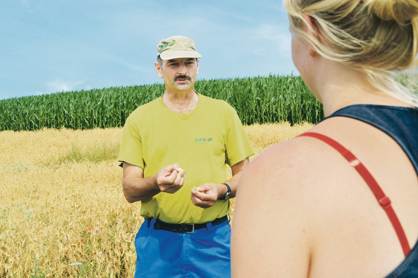 Mit einem konstruktiven Gespräch können Bauern in ihrer Rolle als Botschafter für die Landwirtschaft Aufklärungsarbeit bei der Bevölkerung leisten.  (Symbolbild drt)
