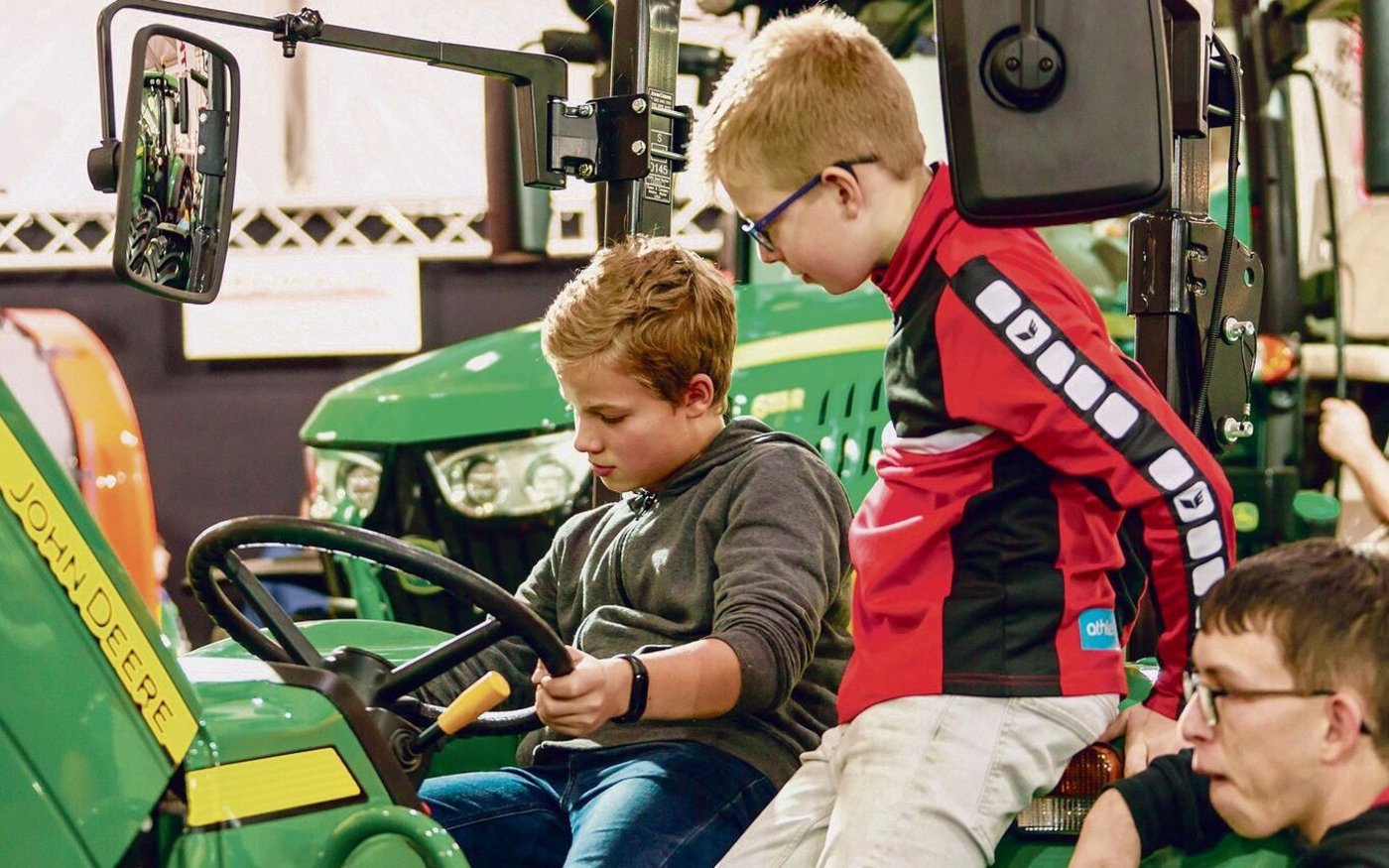 Die Agrama in Bern ist ein Publikumsmagnet, der grosse und kleine Besucherinnen und Besucher anzieht und fasziniert. Nur vor Ort ergibt sich ein Gesamtbild über Geräte, Maschinen und technischen Fortschritt. 