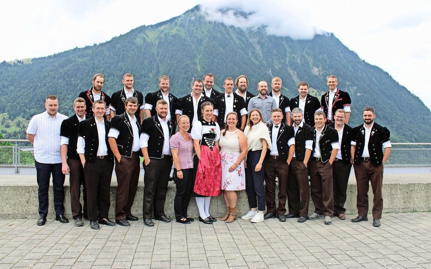 Hier die Nachholbildungsklasse BeO mit den Absolventinnen und Absolventen.