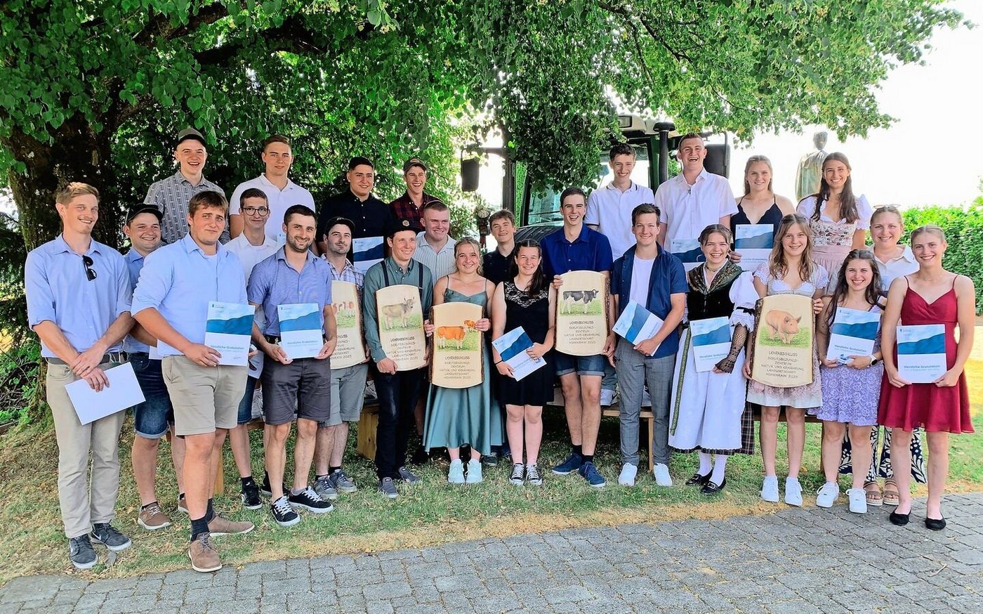 Die Absolvent(innen) der Klasse 3a am BBZN Hohenrain. 