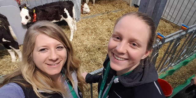 Sie wurden testweise bereits zu Agrar Scouts ausgebildet: Christine Nussbaumer (links) und Corina Burn hatten ihren ersten Einsatz auf der Internationalen Grünen Woche 2019 in Berlin (Deutschland). (Bild lid)