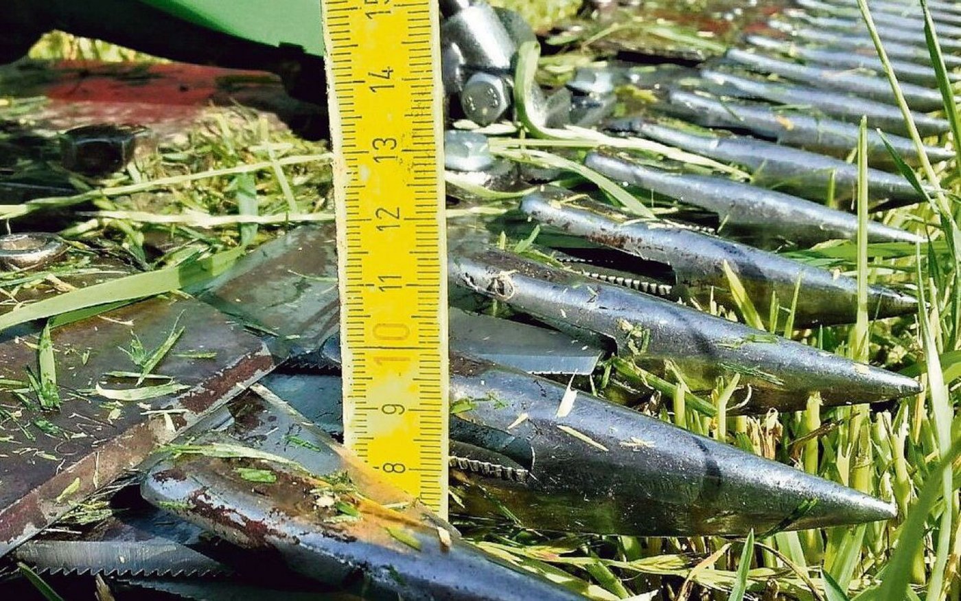 Die Schnitthöhe sollte bei Mähwerken wie auch bei Messerbalken überprüft werden. 