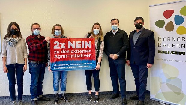 V.l.n.r: Karin Oesch, Geschäftsführerin BEBV ‐ Daniel Hasler, Co‐Präsidium JULA ‐ Heidi Glatthard‐Maurer, Vorstand VBL ‐ Katja Riem, Winzerin EFZ und Studentin HAFL Zollikofen – Werner Salzmann, Ständerat Kt. Bern – Hans Jörg Rüegsegger, Präsident BEBV. (Bild BEBV)
