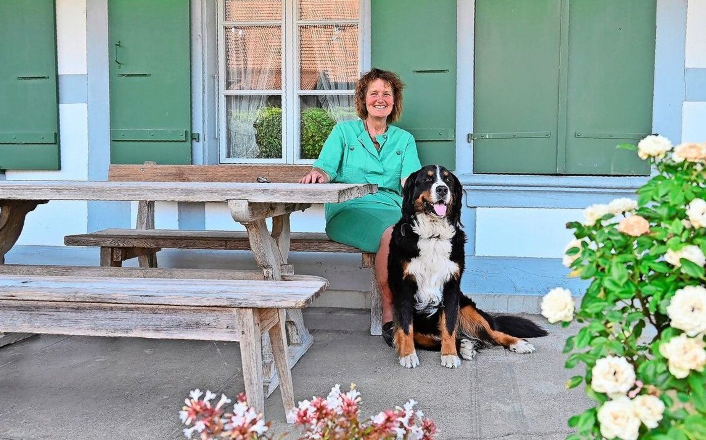 Tiere sind die grosse Leidenschaft von Pia Spiegl, hier mit Berner Sennenhund Balou. Reiten oder auf dem Kutschbock sitzen bedeutet für sie das grösste Glück. 