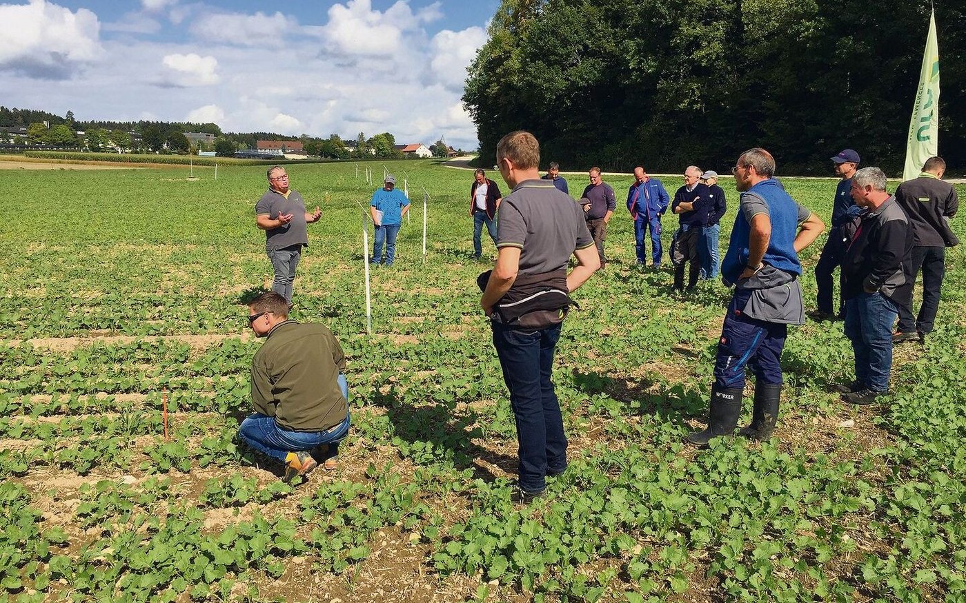 Beim Posten Raps mit Sonja Basler und Hanspeter Kübler ging  es um Produktionssystembeiträge, Sorten und Untersaaten.