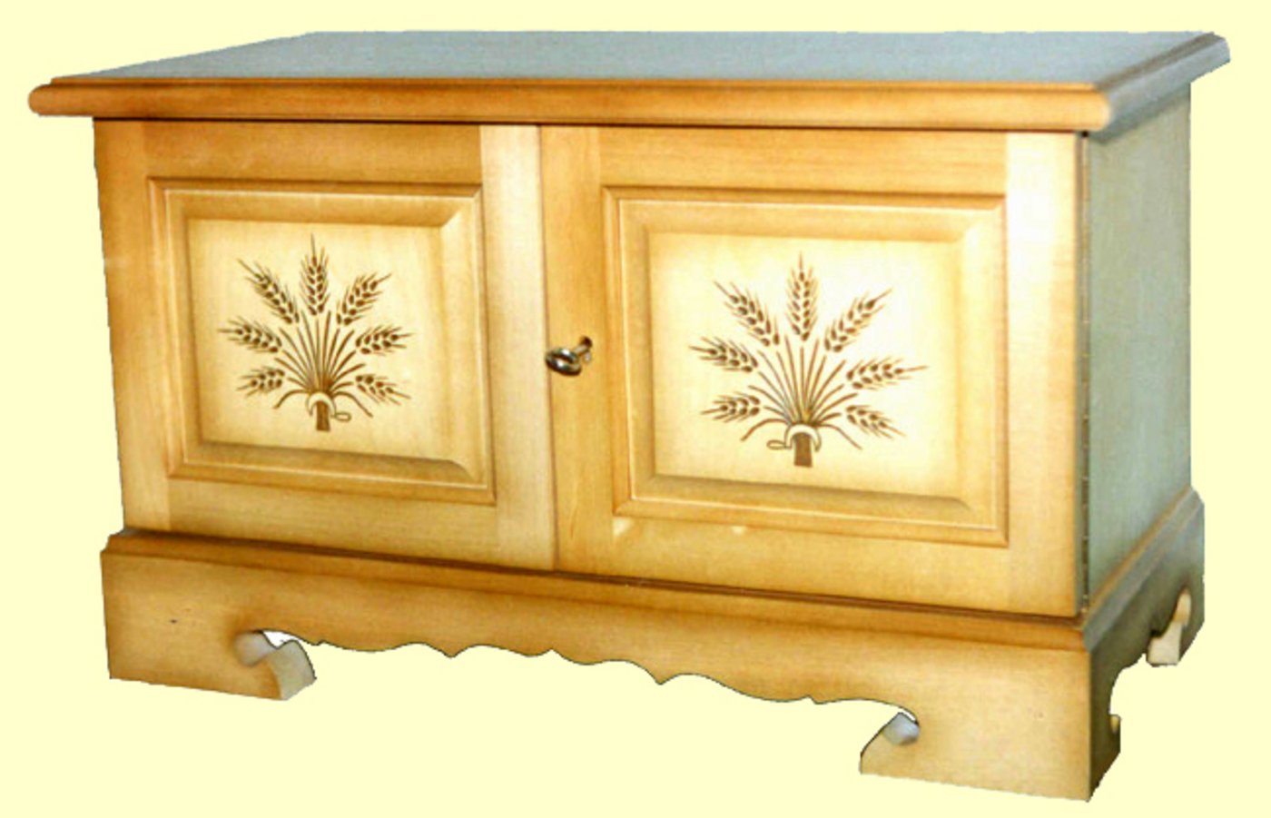 Im weiterführenden Artikel ganz unten wird Ernst Weber, Holzbildhauer aus Aarberg porträtiert. Von ihm stammt diese Truhe. (Bild zVg)