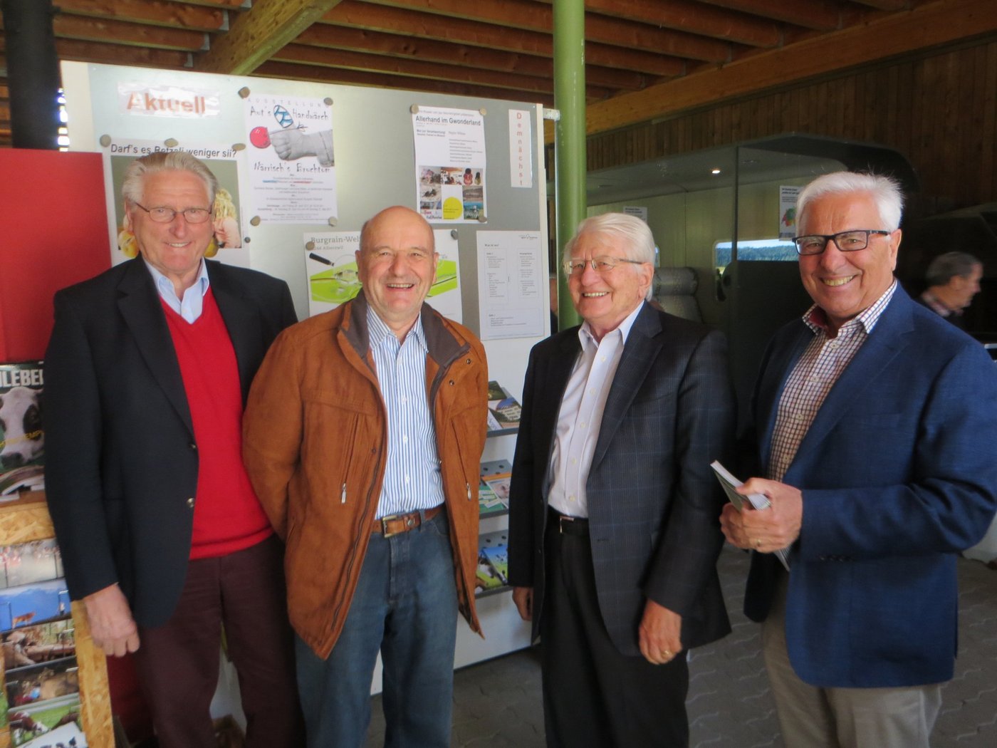 Bedeutende Weichensteller bei Aufbau und Weiterentwicklungen in der „Burgrain-Welt“ (von links): Kurt Marti (Zell, Mitglied Stiftungsrat), Hans Burger (Pierrafortscha FR, ehem. Präsident des Museumsvereins), Franz Schwegler (Ittigen BE, Präsident Agrovision Ressourcen AG) und Hans Wey (Muri AG, Präsident Stiftung Agrovision Muri). (Bild Verein Schweizerisches Agrarmuseum)
