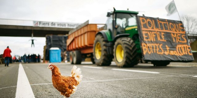 In Frankreich versuchen Landwirte, die Hauptstadt Paris von der Lebensmittelversorgung abzuschneiden.