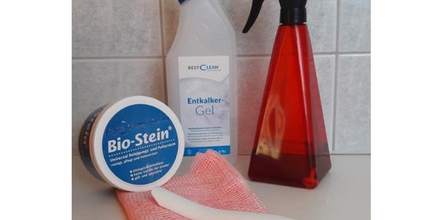 Bei hartnäckigem Kalk braucht es nebst dem Reinigungsmittel zusätzlich noch einen Kalksteinentferner-Stab. (Bild Claudine Märki)