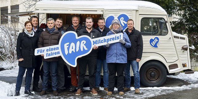 Die Initianten des neuen Labels: Neun Milchbäuerinnen und -bauern aus der ganzen Schweiz. (Bild akr)