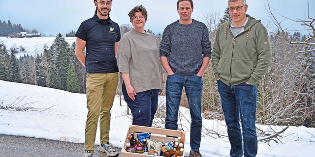 Der neue Präsident Beat Gerber mit dem neuen Vorstandsmitglied Raphaël Sommer, der abtretenden Präsidentin Monika Sommer und dem Geschäftsführer Johnny Schaufelberger (v. r.).   