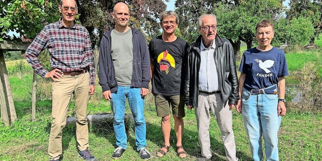 Florian Klingel (zweiter von links) und die Vorstandsmitglieder (v.l.n.r.) Beat Müller, Karl Heuberger (Mitte), Reginald Langford, Anita Vollenweider 