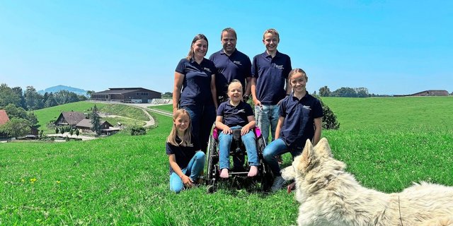 Am ersten Augustwochende laden Monja und Ernst Brunner mit ihren Kindern Ernst, Samira, Angelina und Selina auf ihren Milchviehbetrieb in Niederwil St.Gallen ein.  