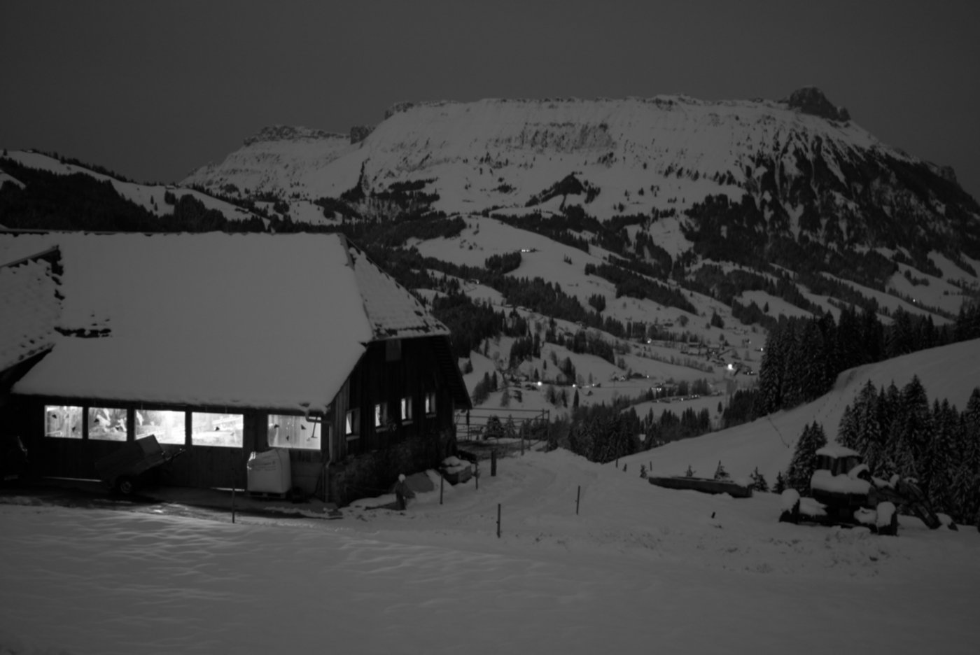 Stehenbleiben bei Ober Gemmi: Blick über den Schwarzbachgraben zur Schrattenfluh.(Bild Pinaki)