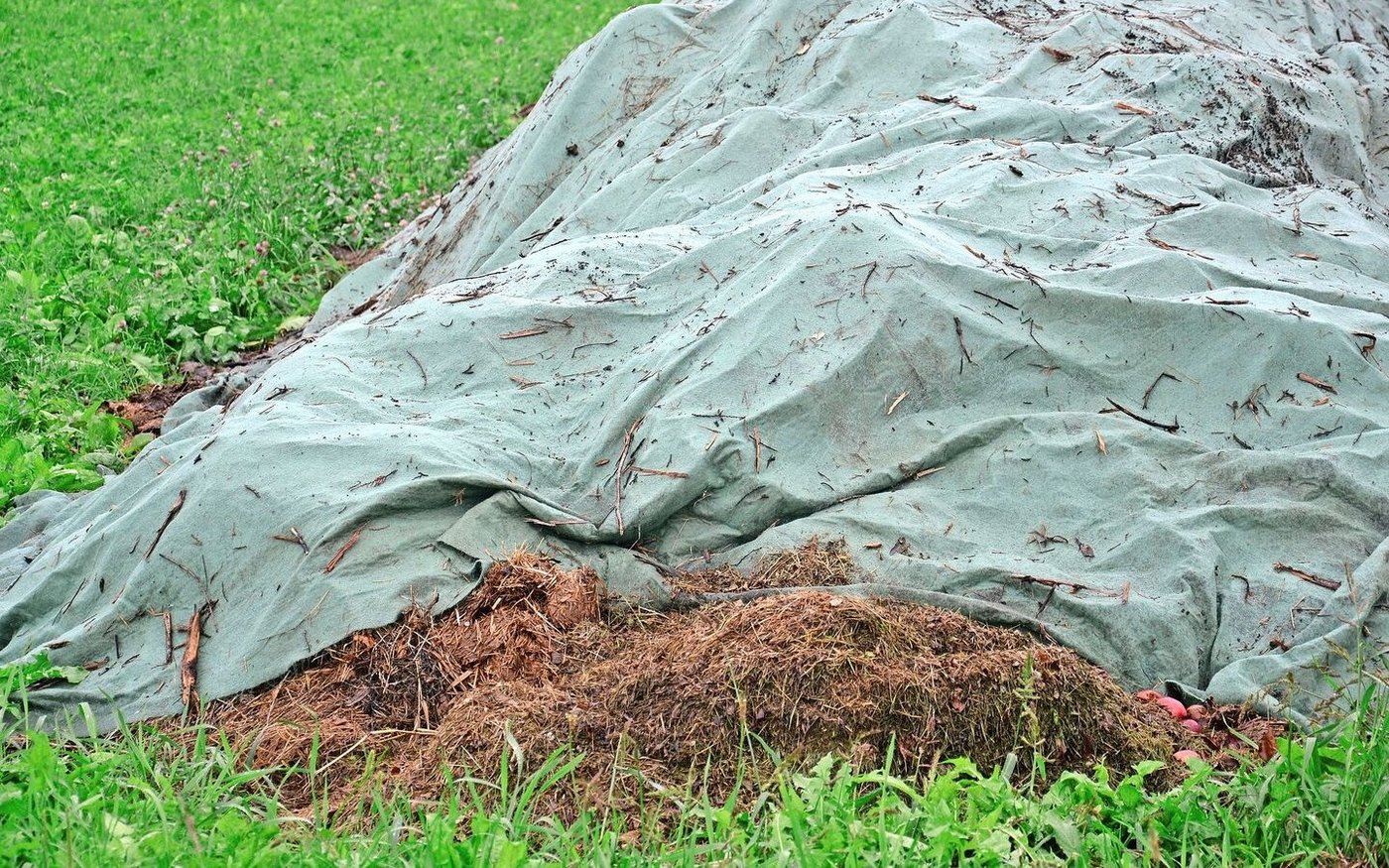 In den Mistkompost kommt Grünschnitt aus dem Gartenunterhalt, die Miete reift rund ein Jahr.