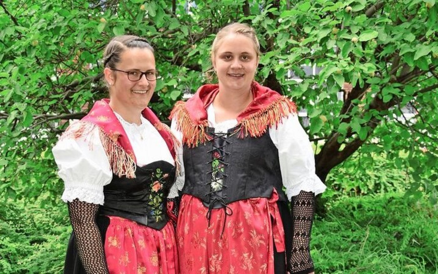 Die Urnerinnen in der Tracht.
