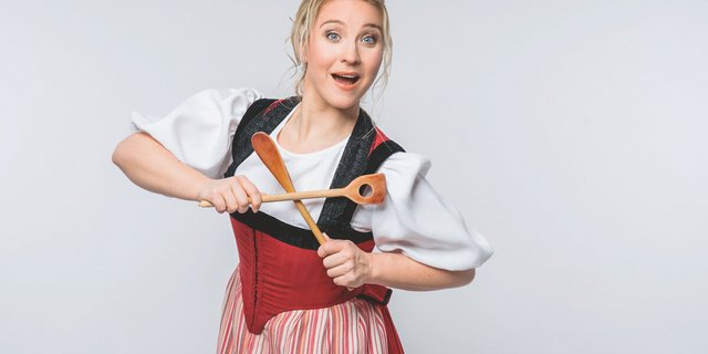 Als «Miss Helvetia» tritt Barbara Klossner auf der Bühne immer in einer ihrer rund 30 Trachten auf. 