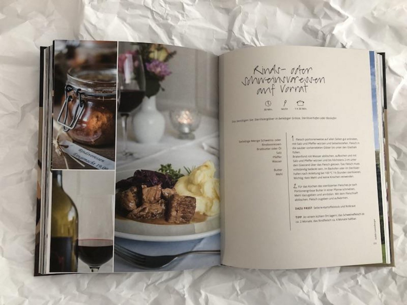 Die BauernZeitung hat bereits vor der Vernissage etwas im Buch geblättert. (Bild et)